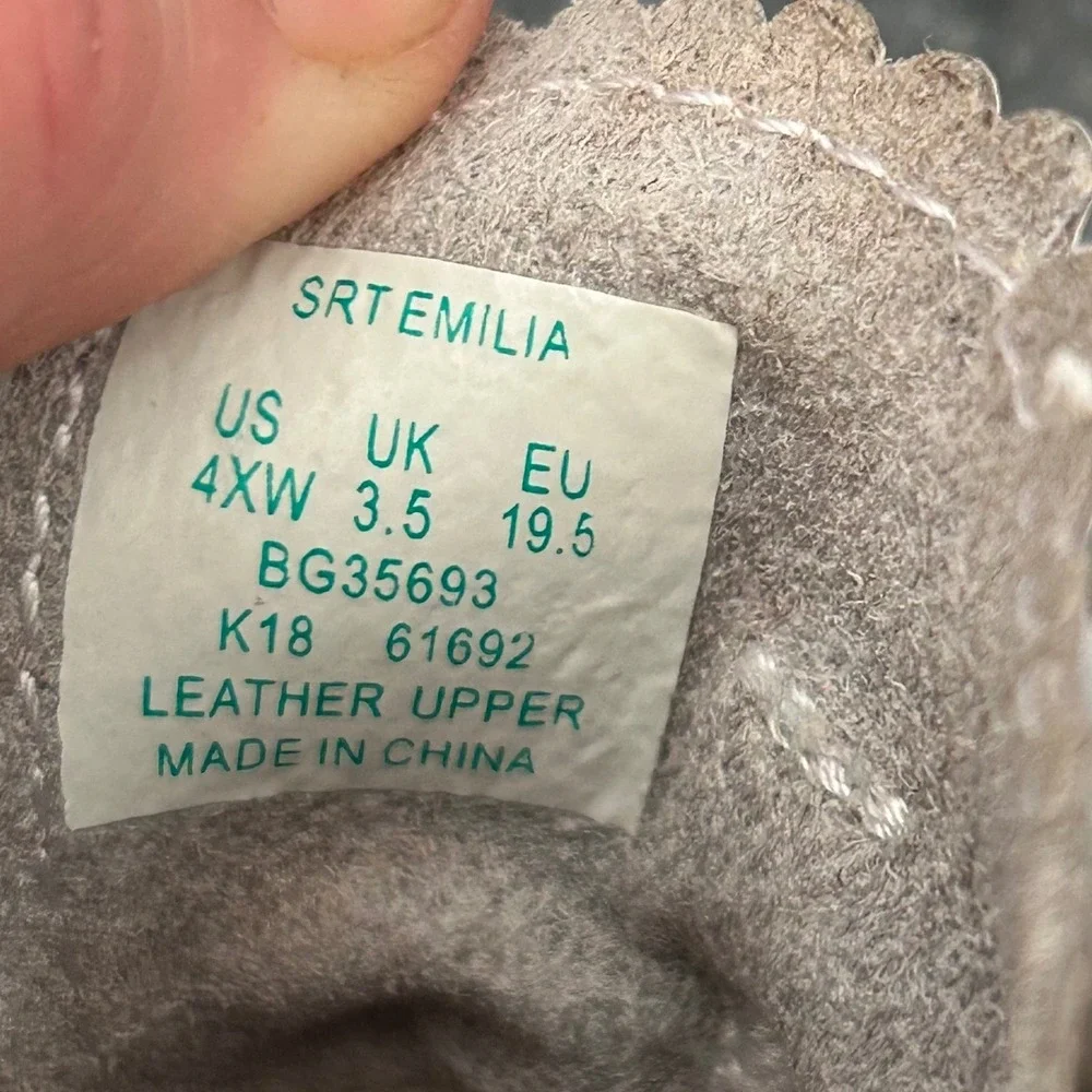 Stride Rite SRT Emilia White Leather Floral Embroidery Sneakers 4XW BG35693